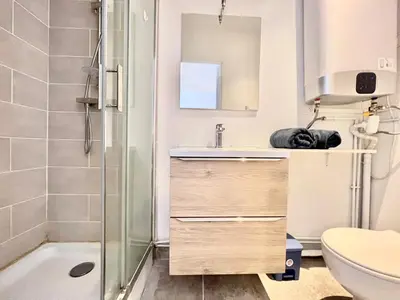 Salle de bains dans l'établissement Le Kansas ~ Studio à 5 min du centre ville ~ FIBRE
