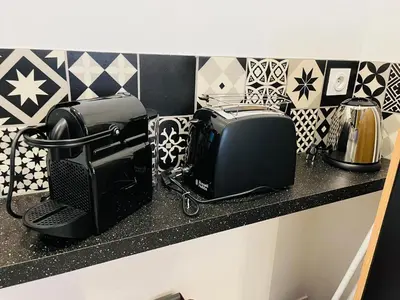 Cuisine ou kitchenette dans l'établissement L'Authentique Élégance & Calme à Cognac