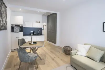 Cuisine ou kitchenette dans l'établissement Bel appartement à 2 pas du vieux port