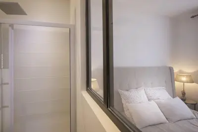 Un ou plusieurs lits dans un hébergement de l'établissement Bel appartement à 2 pas du vieux port