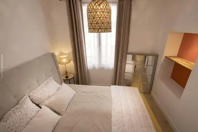 Un ou plusieurs lits dans un hébergement de l'établissement Bel appartement à 2 pas du vieux port