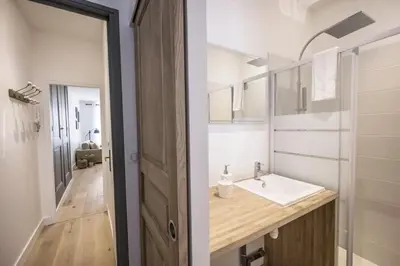 Salle de bains dans l'établissement Bel appartement à 2 pas du vieux port
