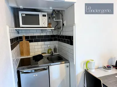 Cuisine ou kitchenette dans l'établissement Le Studio Augouard - Calme &Cosy