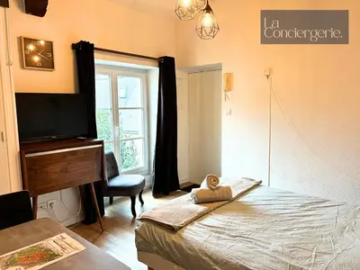 Un ou plusieurs lits dans un hébergement de l'établissement Le Studio Augouard - Calme &Cosy