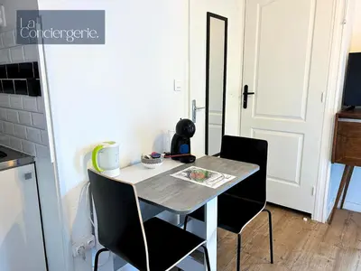 Cuisine ou kitchenette dans l'établissement Le Studio Augouard - Calme &Cosy