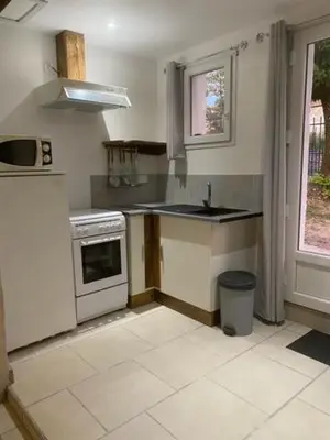 Cuisine ou kitchenette dans l'établissement Jade