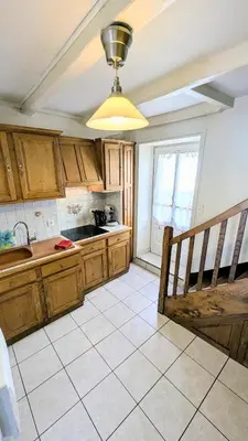 Cuisine ou kitchenette dans l'établissement Maison de village classé petite cité de caractère