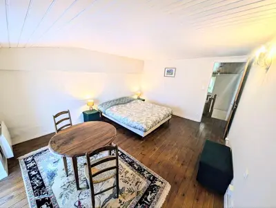 Un ou plusieurs lits dans un hébergement de l'établissement Maison de village classé petite cité de caractère