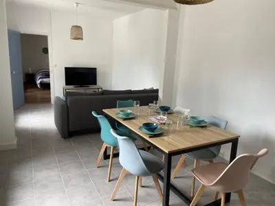 Télévision ou salle de divertissement dans l'établissement Maison 4 personnes avec Jardin, à 200 m de la Plage