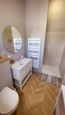 Salle de bains dans l'établissement L'escale de Courçon