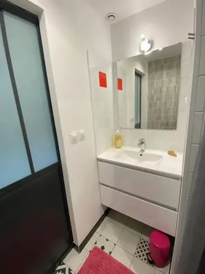 Salle de bains dans l'établissement Maison de charme - proche Futuroscope