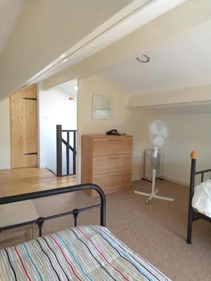 Un ou plusieurs lits dans un hébergement de l'établissement Modern one bedroom cottage