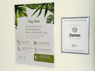 Certificat, récompense, panneau ou autre document affiché dans l'établissement ღ Hubble • Au cœur de Saintes, Spacieux & Wifi