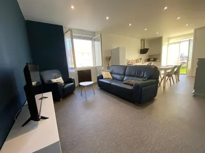 Télévision ou salle de divertissement dans l'établissement Appt neuf RDC 2 chbres Angoulême-Soyaux