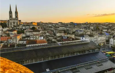 Vue générale sur Chef-Boutonne ou vue de la ville depuis le camping