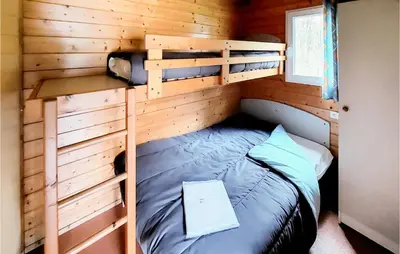 Un ou plusieurs lits dans un hébergement de l'établissement Gorgeous Stacaravan In Chef-Boutonne