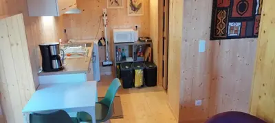 Cuisine ou kitchenette dans l'établissement Gîte 2 personnes