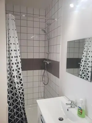 Salle de bains dans l'établissement LE VILLAGE DU PARC