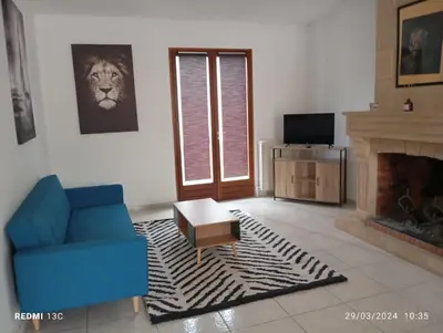 Télévision ou salle de divertissement dans l'établissement LE VILLAGE DU PARC