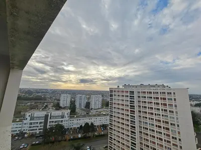 Vue générale sur Poitiers ou vue de la ville depuis le séjour chez l'habitant