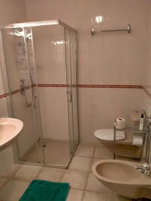Salle de bains dans l'établissement L'oree du Bois - Chambres independante