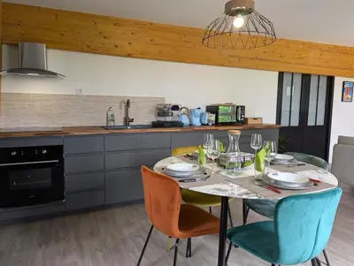 Cuisine ou kitchenette dans l'établissement Gîte Clémathite