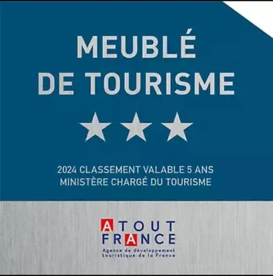 Certificat, récompense, panneau ou autre document affiché dans l'établissement L'alambic