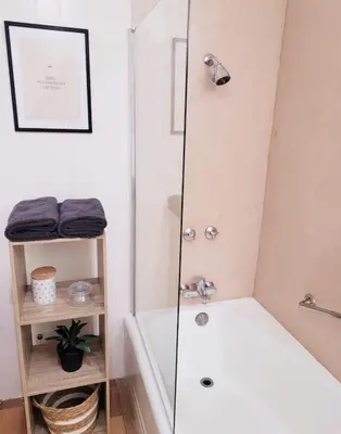 Salle de bains dans l'établissement Le Studio 360 Proche Futuroscope & Arena 1/4 Pers
