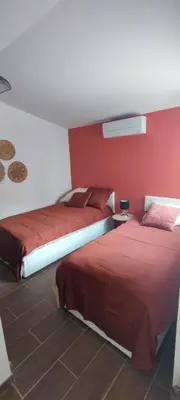Un ou plusieurs lits dans un hébergement de l'établissement Charmante maison de plain-pied
