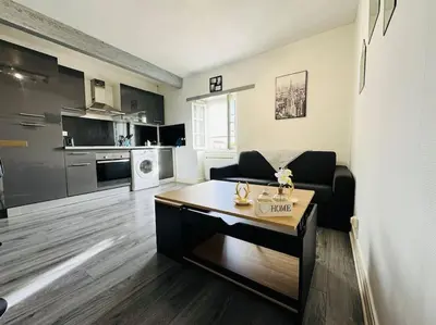 Cuisine ou kitchenette dans l'établissement ISVAL Wifi-Hyper Centre Cognac
