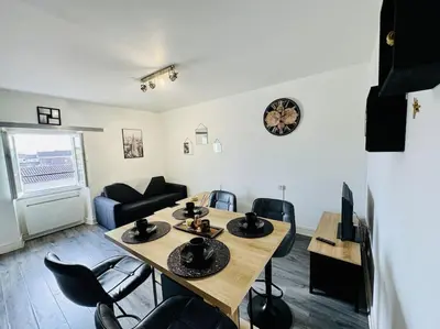 Coin salon dans l'établissement ISVAL Wifi-Hyper Centre Cognac