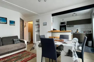 Cuisine ou kitchenette dans l'établissement Appartement avec terrasse