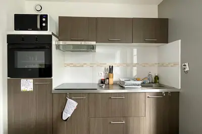 Cuisine ou kitchenette dans l'établissement Appartement avec terrasse