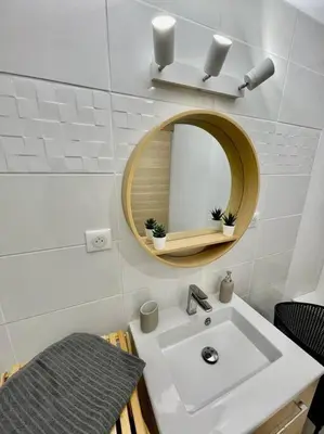 Salle de bains dans l'établissement Joli studio Cozy tout équipé Hyper Centre Saintes