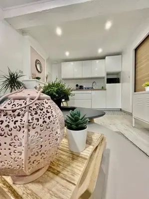 Cuisine ou kitchenette dans l'établissement Joli studio Cozy tout équipé Hyper Centre Saintes
