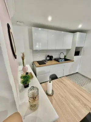 Cuisine ou kitchenette dans l'établissement Joli studio Cozy tout équipé Hyper Centre Saintes