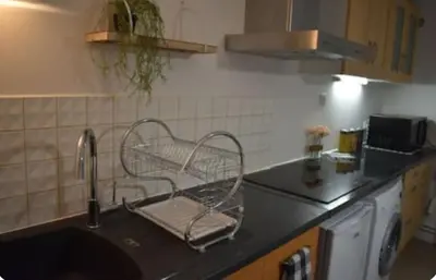 Cuisine ou kitchenette dans l'établissement Joli apartment proche du centre-ville