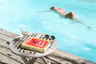 Piscine de l'établissement La Jolie Longère Fleurie Tiny house avec piscine et jardin ou située à proximité