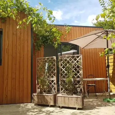 La Jolie Longère Fleurie Tiny house avec piscine et jardin