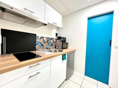 Cuisine ou kitchenette dans l'établissement Le petit Penon ~ T1 Bis avec parking /clim /Fibre