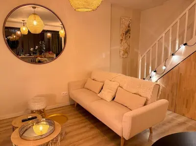 Coin salon dans l'établissement Maison + parking privé au Cœur Angoulême 60m2