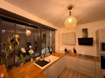 Cuisine ou kitchenette dans l'établissement Maison + parking privé au Cœur Angoulême 60m2