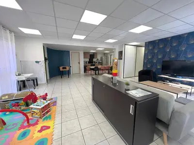 Cuisine ou kitchenette dans l'établissement Le Grand Penon ~ Logement Spacieux à 6 min du Parc