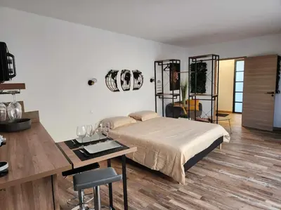 Un ou plusieurs lits dans un hébergement de l'établissement Cocon pour 2 avec jacuzzi