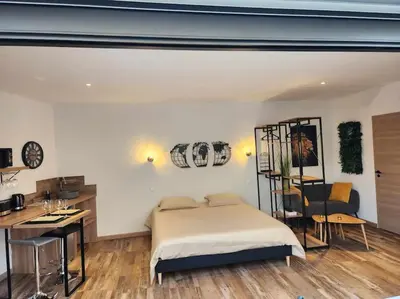 Un ou plusieurs lits dans un hébergement de l'établissement Cocon pour 2 avec jacuzzi