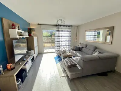 Cuisine ou kitchenette dans l'établissement Maison chic avec Jacuzzi & Jardin Paisible