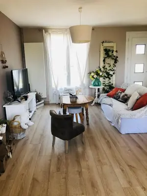 Télévision ou salle de divertissement dans l'établissement Maison paisible