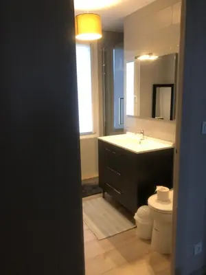 Salle de bains dans l'établissement Maison paisible