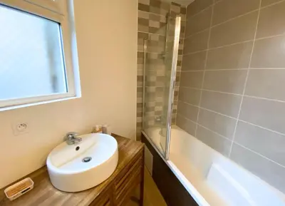 Salle de bains dans l'établissement Le Général - 4 personnes - Poitiers - La Conciergerie