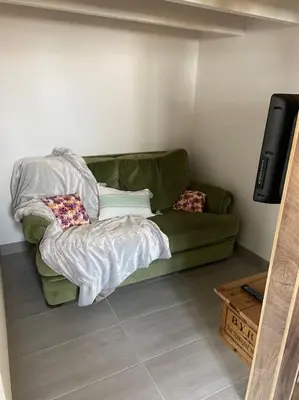 Coin salon dans l'établissement Joli loft rénové
